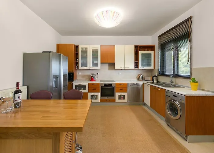 Blue & View Asgourou