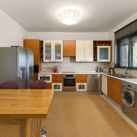 Blue & View Asgourou